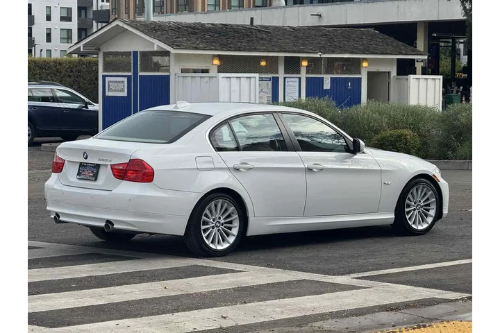 $12988 : 2011 3 Series 335d image 5