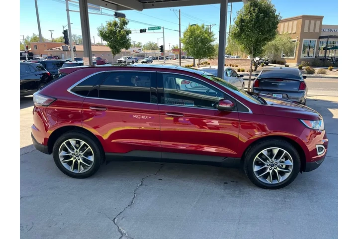 2018 Edge Titanium AWD image 4