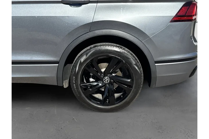 Volkswagen Tiguan 2023 SE R- image 9