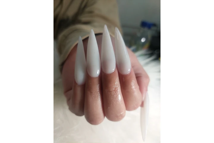 Uñas acrilicas y manicure image 3