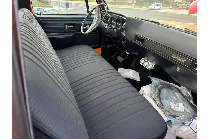 $10500 : Chevrolet long bed Truck image 10