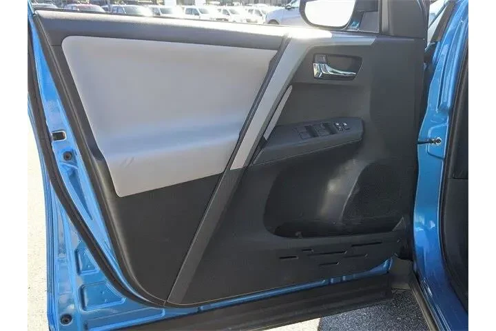 $19382 : Toyota RAV4 2017 XLE 4dr SUV image 9