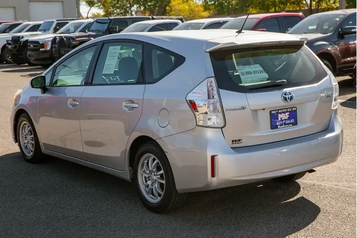 $9950 : 2012 Prius v Two image 7