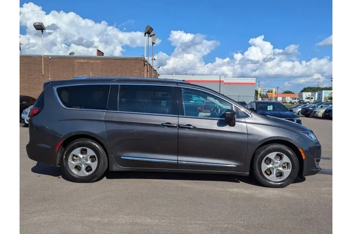 $14592 : 2017 Pacifica Touring-L Plus image 4