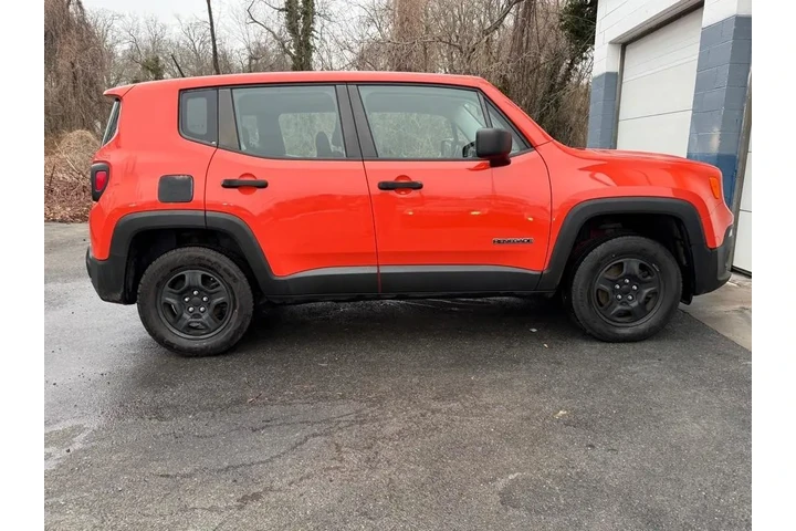 $9999 : 2016 Renegade image 3