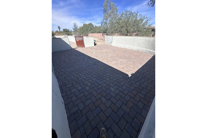 Varas landcaping image 5