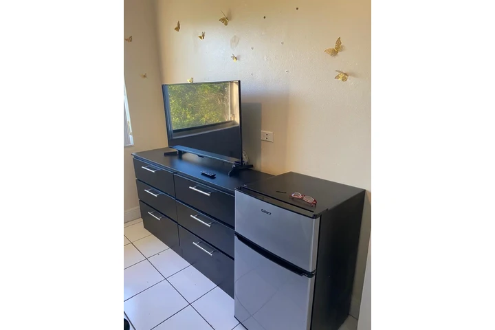 $980 : Rento cuarto image 3