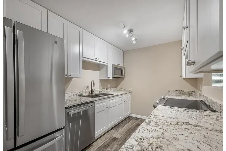 $1350 : HOUSE FOR RENT IN TAMPA FL image 6