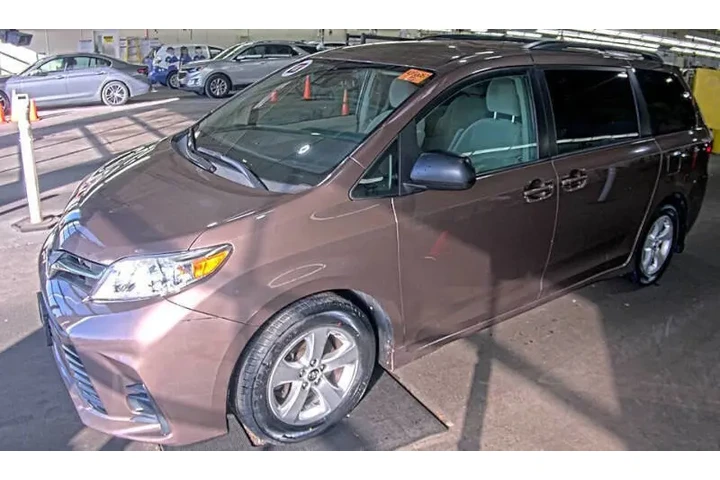 $14995 : 2018 Sienna LE 8-Passenger image 4