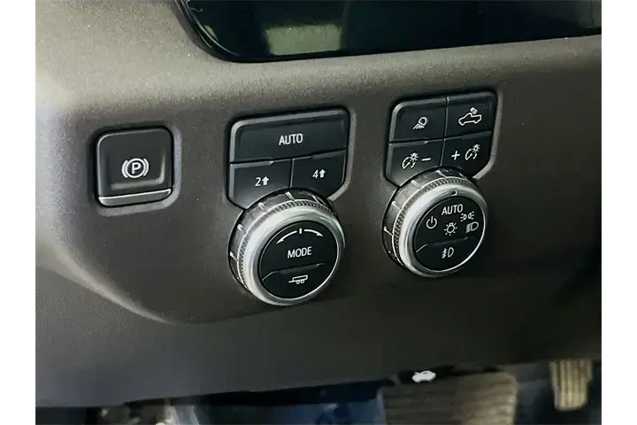 $39500 : GMC Sierra 1500 2024 4x4 SLT image 10