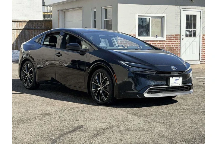 $29211 : Toyota Prius 2024 AWD XLE 4d image 1