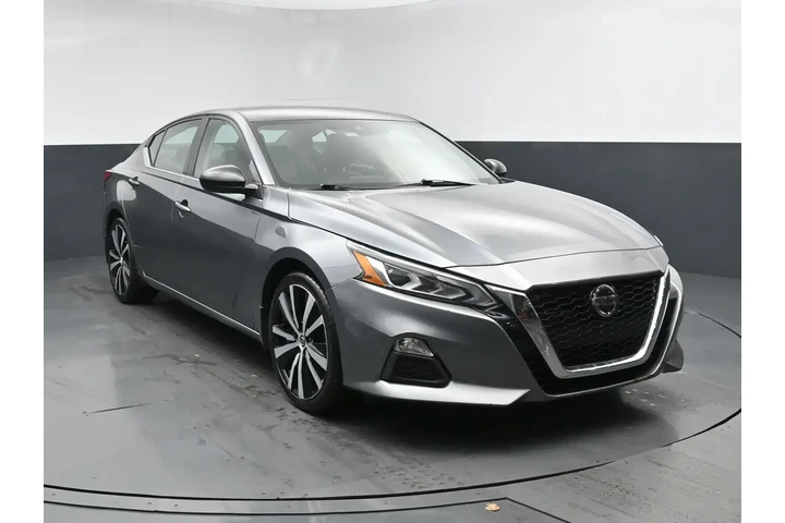 $11818 : Nissan Altima 2020 2.5 SR 4d image 2