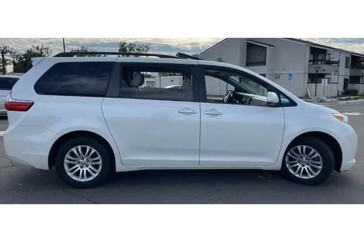 $24800 : Toyota Sienna 2017 XLE 7-Pas image 2