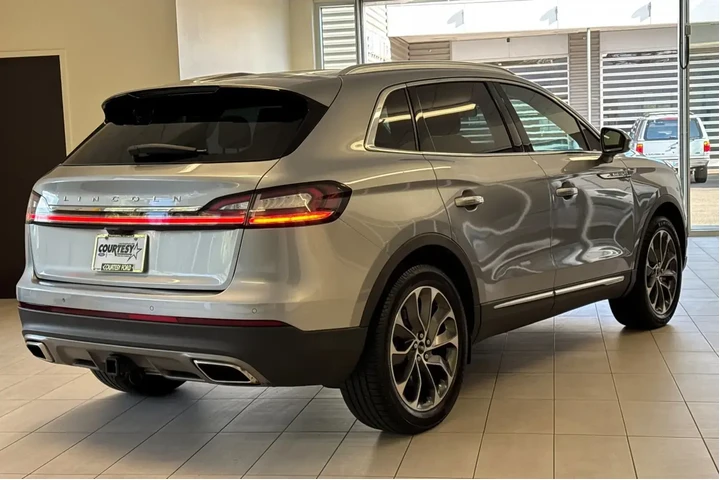 $35806 : Lincoln Nautilus 2023 AWD Re image 4