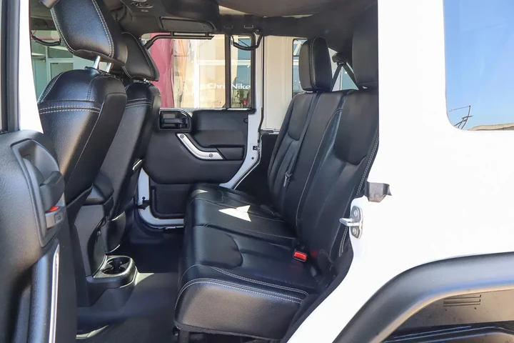 $17779 : 2017 Wrangler Unlimited Sahara image 8