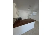 $800 : Spacious and renovated 2 bed ! thumbnail