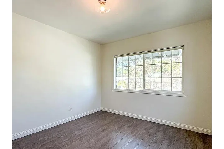 $1025 : 3 dormitorios en El Sereno image 6