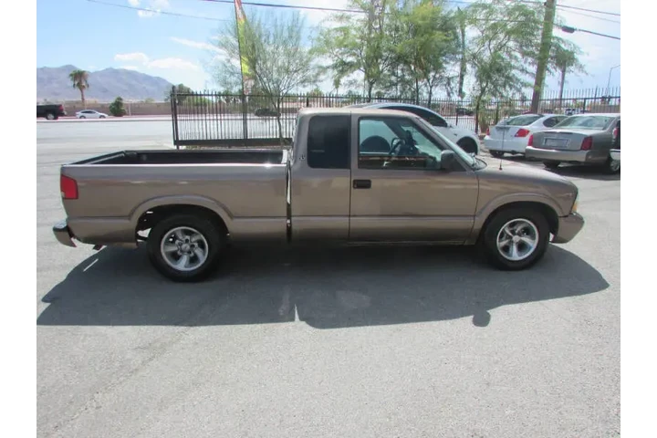 $7900 : 2003 GMC Sonoma SL image 3