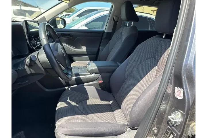 $30450 : Toyota Highlander 2024 LE 4d image 5