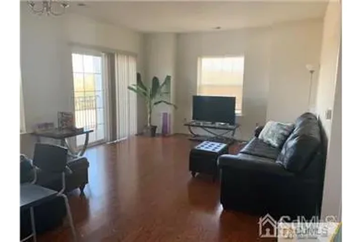 $2550 : Rental property with 2 bedro image 2