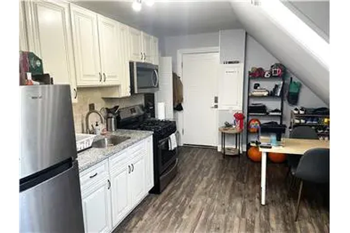 $1695 : Rental property with 1 bedro image 4