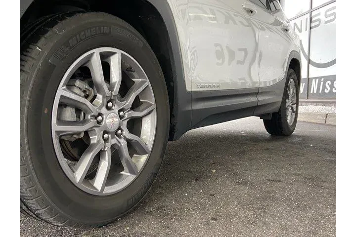 GMC Terrain 2022 AWD SLT 4dr image 9