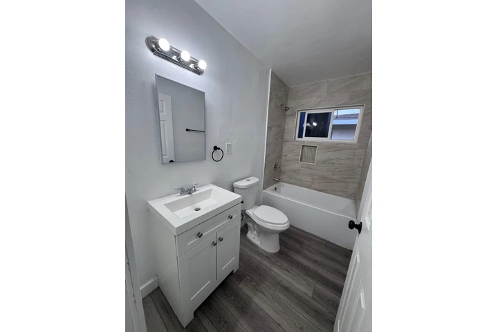 $1950 : 1 bedroom 1 bathroom BELL CA image 5