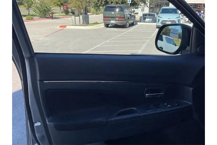 $19000 : Mitsubishi Outlander Sport 2 image 6