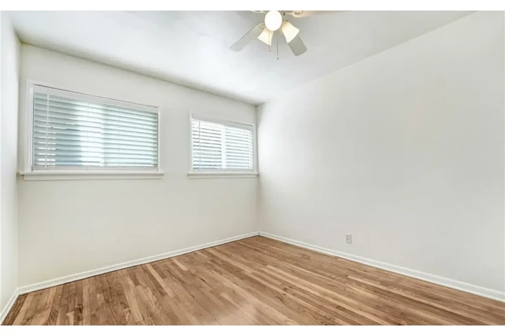 $2000 : 2 Bedroom House in South Gate image 4