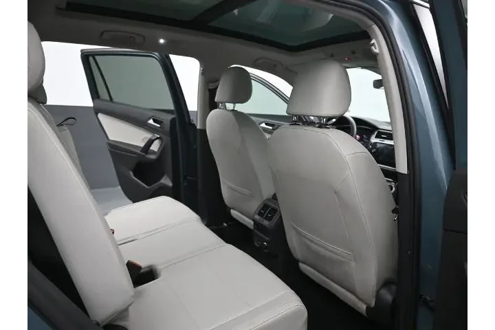 $12998 : Volkswagen Tiguan 2020 SE 4d image 10