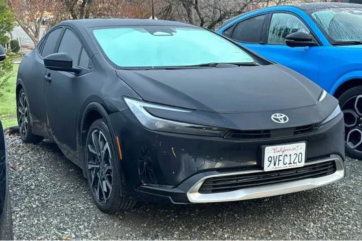 $38751 : Toyota Prius Plug-in Hybrid image 2