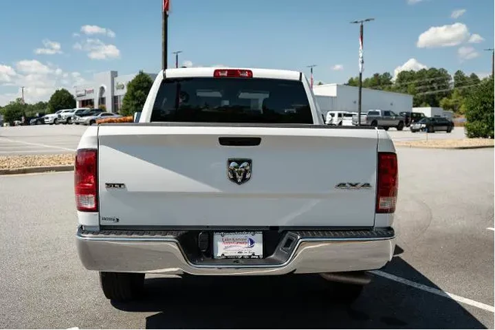 $31696 : Ram 1500 Classic 2024 4x4 SL image 8