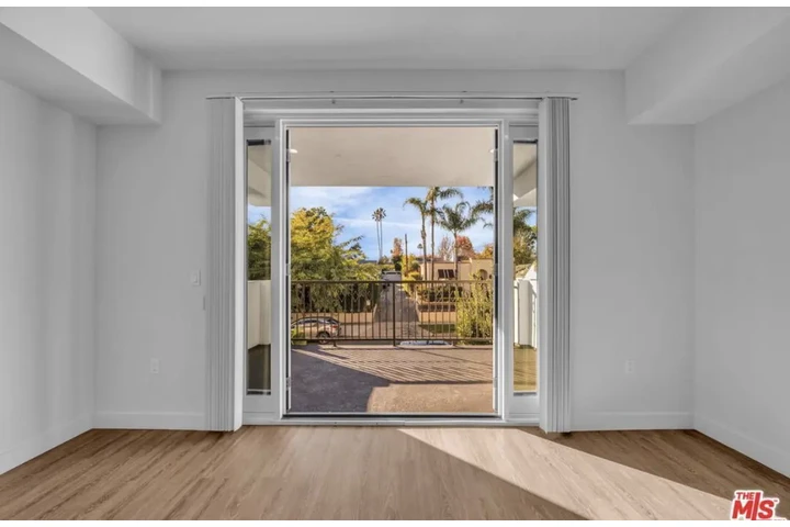 $1650 : Peaceful home image 4