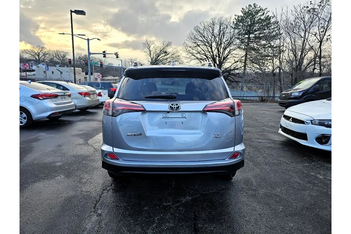 $15900 : 2016 RAV4 LE AWD image 5