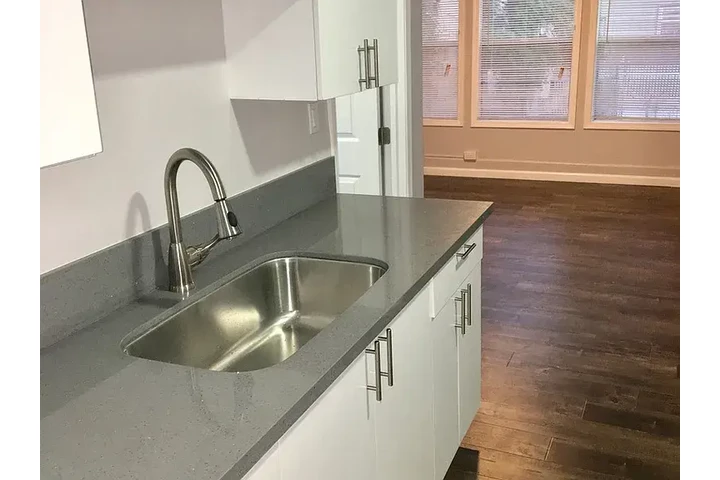 $2136 : 232 Union Pl image 7