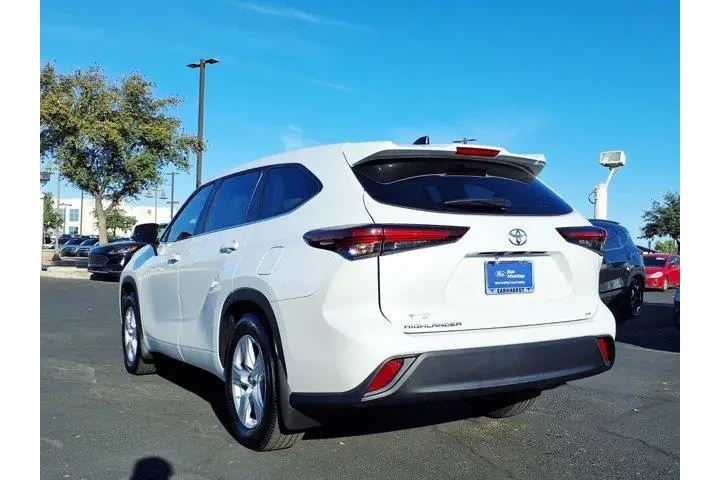 $36320 : Toyota Highlander 2024 LE 4d image 4