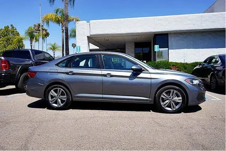 $18998 : Volkswagen Jetta 2024 SE 4dr image 7