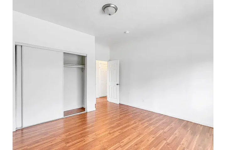 $1195 : Spacious 3bd 1ba @ LA image 10