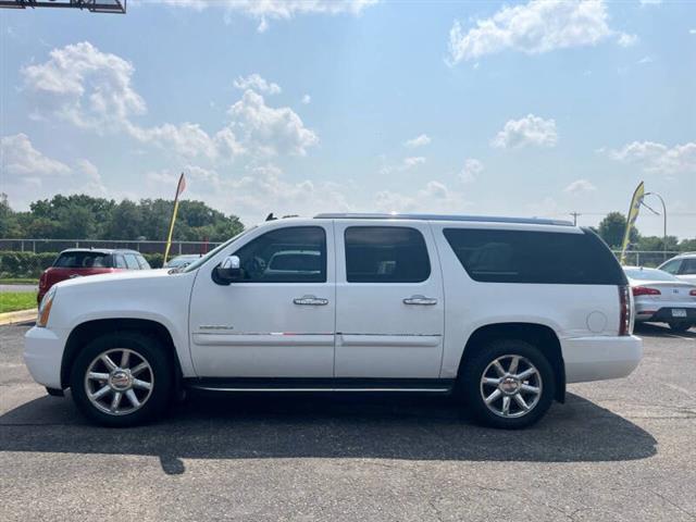 $7999 : 2007 GMC Yukon XL Denali image 9