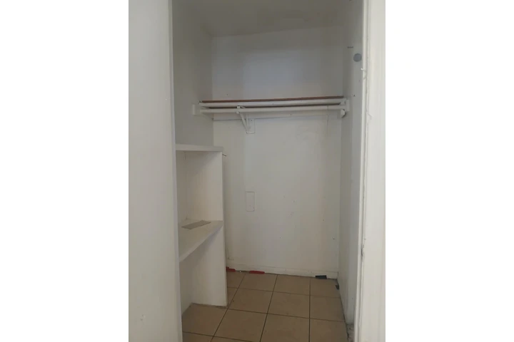 $1100 : Cuarto en renta con baño image 1