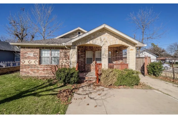 $1200 : 2 bedroom house in Dallas, TX image 1