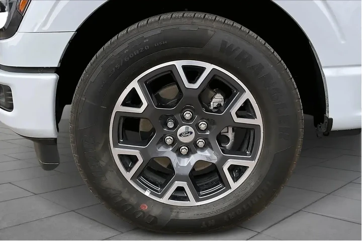 $39733 : Ford F-150 2025 4x2 STX 4dr image 10