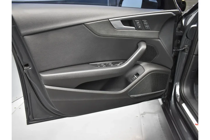 $15926 : Audi A4 2018 AWD 2.0T quattr image 9