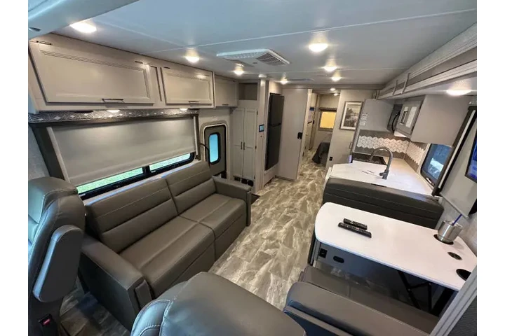 $112500 : 2023 Thor Motor Coach Windspo image 5