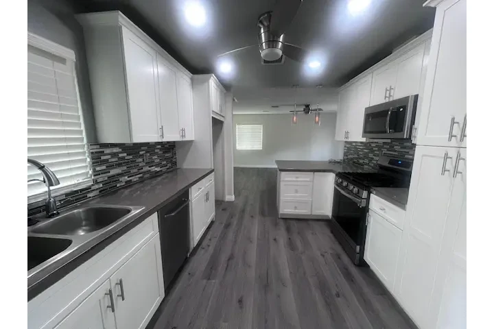 $3300 : CASA DE 2 PISOS CON ALBERCA image 6
