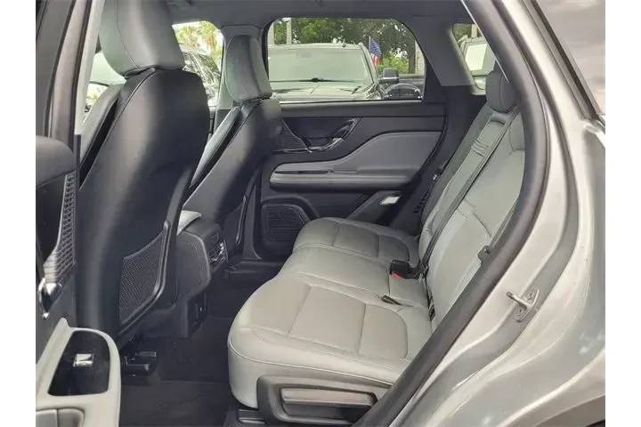 $26990 : Lincoln Corsair 2022 Reserve image 8