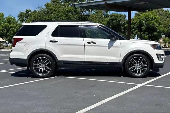 $18455 : Ford Explorer 2016 AWD Sport image 10