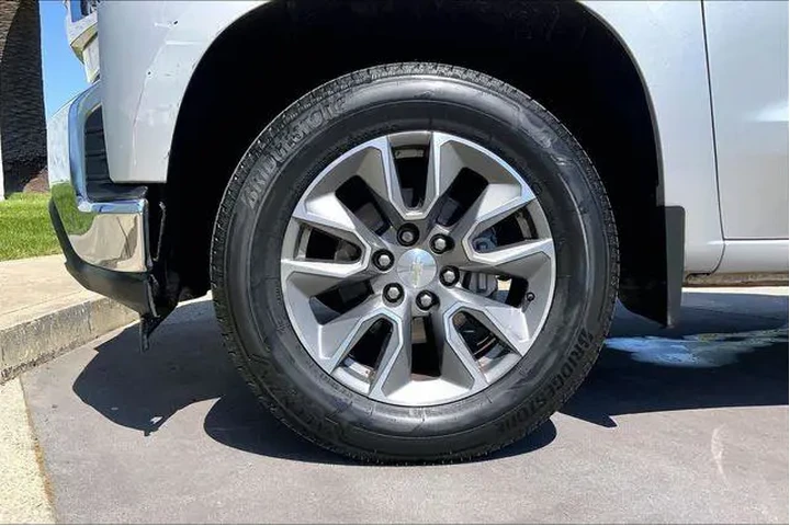 $29985 : Chevrolet Silverado 1500 202 image 9