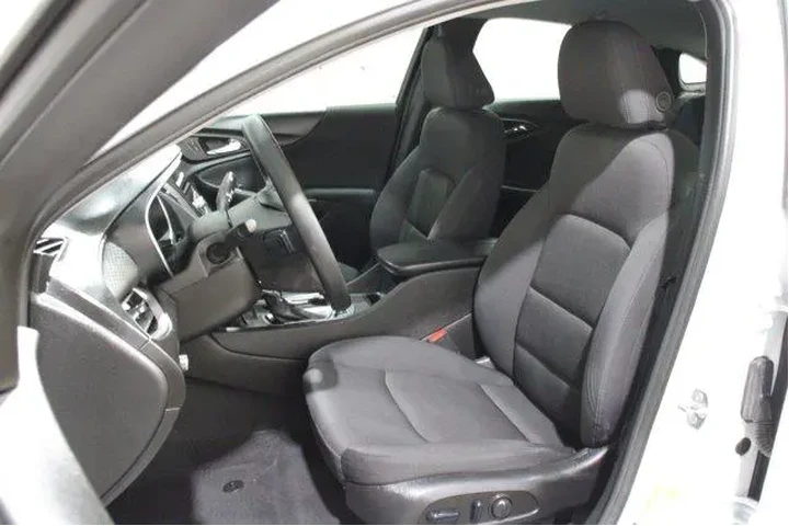 $20998 : Chevrolet Malibu 2023 LT 4dr image 5