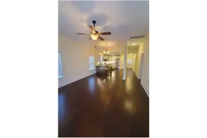 $2200 : Rental property with 3 bedro image 2